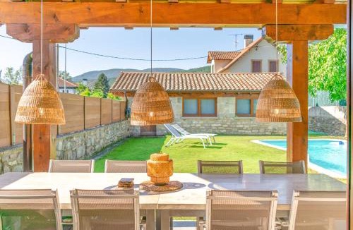 Akerreta Villa | Acogedora casa rural con jardín próxima a Pamplona