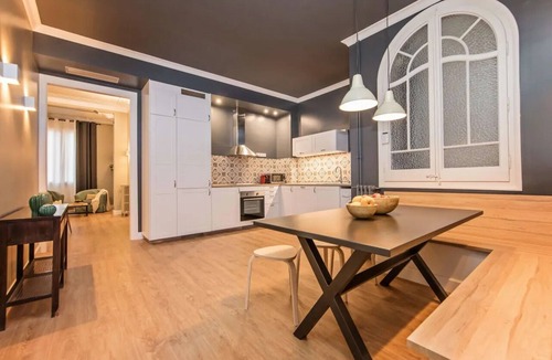 Sant Antoni Apartment | Acomodis Apartments - Comfy 10-Bedroom Group Flat in L’Eixample up to 18 people!
