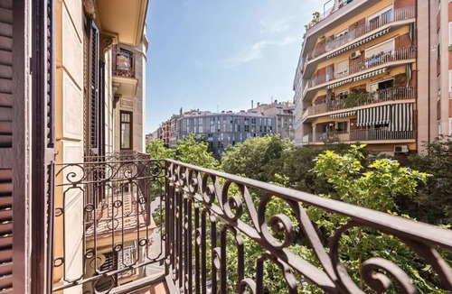 Sant Antoni Apartment | Acomodis Apartments - Comfy 10-Bedroom Group Flat in L’Eixample up to 18 people!
