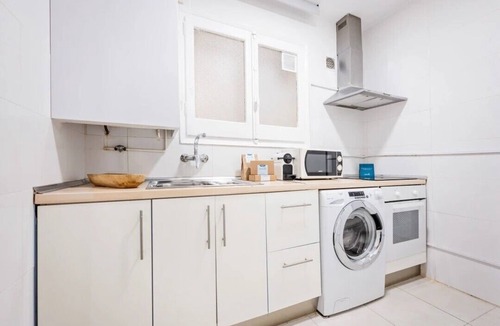 La Nova Esquerra de l'Eixample Apartment | Acomodis Apartments - Cozy 8-bedroom GroupFlat 4-Baths Barcelona Eixample 16 ppl