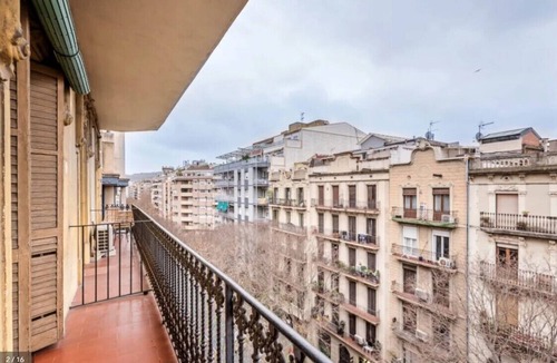 La Nova Esquerra de l'Eixample Apartment | Acomodis Apartments - Cozy 8-bedroom GroupFlat 4-Baths Barcelona Eixample 16 ppl
