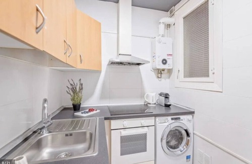 La Nova Esquerra de l'Eixample Apartment | Acomodis Apartments - Cozy 36-bedroom GroupFlat 18-Baths Barcelona Eixample 70 p