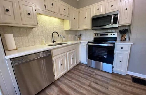 Lewisburg House | Acorn Acres- Sleeps 8, 2 Baths