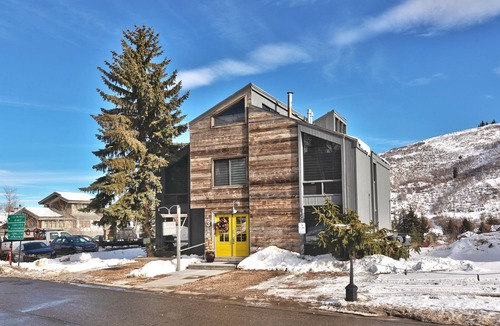 North Park City Condo | Acorn Chalet #5 - Walk to PC ski base! STUDIO!