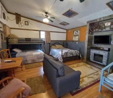 Canton House | Acorn Hideaways Canton Old West Bunkhouse for 9 - Trail's End Corral