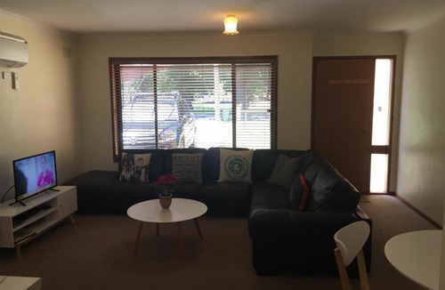 Bright House | Acorn Lodge