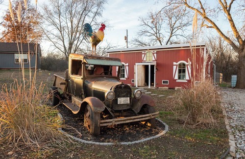 Fontana House | Acres of Life: Escape to a unique country retreat & tranquil farmhouse getaway.