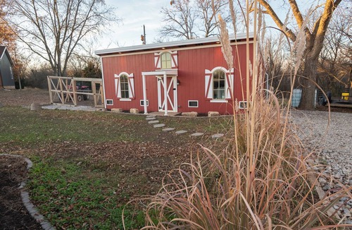 Fontana House | Acres of Life: Escape to a unique country retreat & tranquil farmhouse getaway.