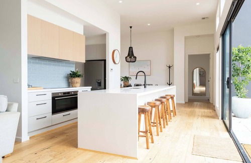 Jan Juc House | Acres, Views, 6 Bdrm's inc Tiny Home Pet Friendly