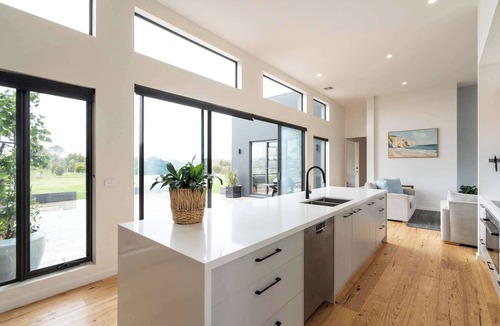 Jan Juc House | Acres, Views, 6 Bdrm's inc Tiny Home Pet Friendly