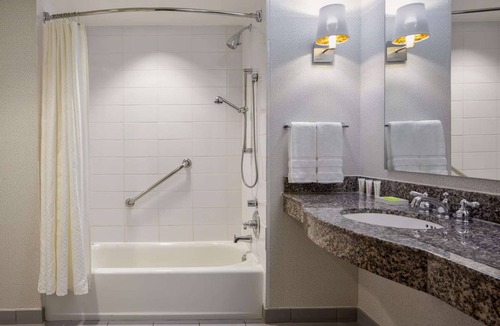 Far North Dallas Hotel | Across Galleria Dallas + Dining. Pool. Gym.
