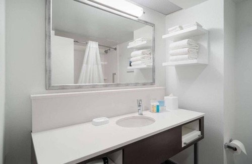 Chinatown Hotel | Across Pennsylvania Convention Center + Breakfast