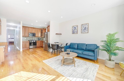 Constable Hook House | Across River from NYC Modern Home 10bds 4.5bth Near EWR 3 FREE Parking Space