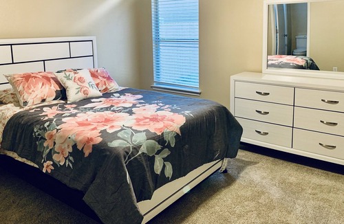West San Antonio House | Across street from SeaWorld, beautiful sweet comfy home