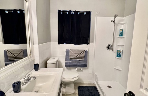 Universal City House | Across-the-Street Charmer: Your Next Home Beckons!