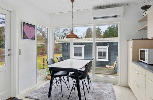 Hoensinge House | Active holiday in large home with garden