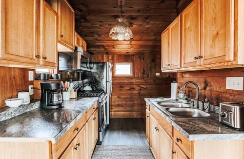 Shipman Cabin | Acute Lodge: Boho, Romantic Getaway in Nelson Co.