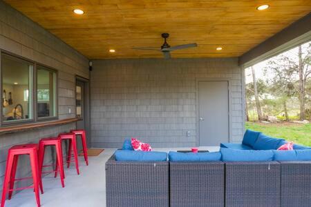 Nashville House | ADA Accessible Dog Friendly Home with Patio, Yard Ample Parking, Great for Families, 12 Mins to Broadway, 12South, Geodis Park, 24 Hr Hospitality