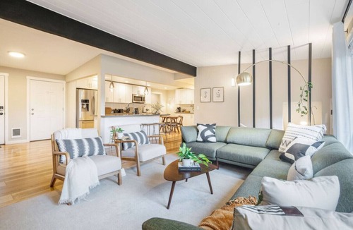 Hillwood House | ADA/King Beds/BBQ/Fire Pit/4,400 sqft/Game Room