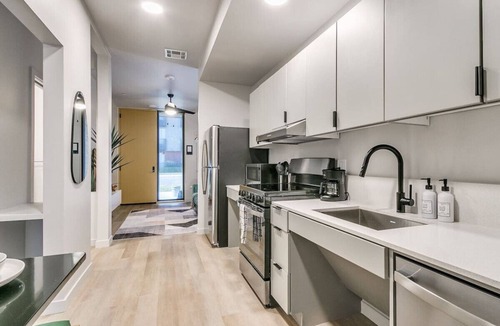 Midtown Apartment | ADA Luxury 1Bed New Apartment