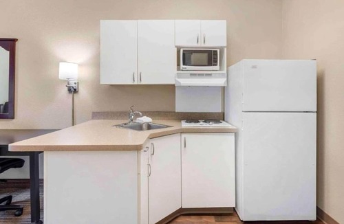 Lisle Apartment | ADA Queen bed,RI Shower, Nsmk|Kitchen|Studio 6 Chicago
