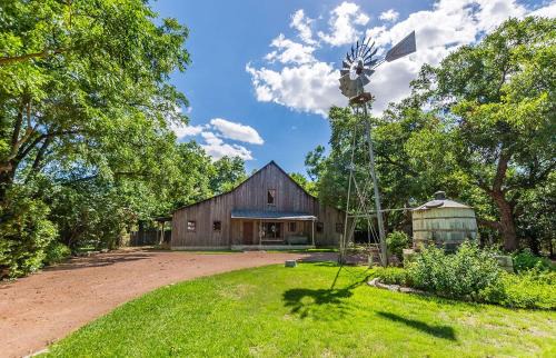Fredericksburg House | Ada's Peach Street Hideaway