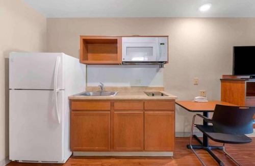 Pelham Apartment | ADA Stay| Studio 6 Pelham|1 Bed| Tub | Kitchen | Nsmk