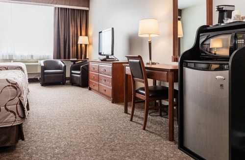Ottawa Division Hotel | Adam's Airport Inn