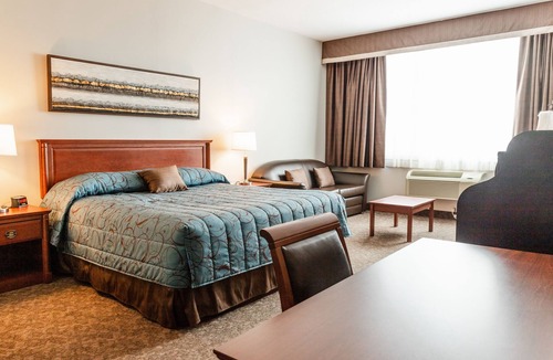 Ottawa Division Hotel | Adam's Airport Inn