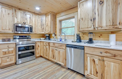 Adams Cabin | Adams Cabin w/Game Room & Fire Pit