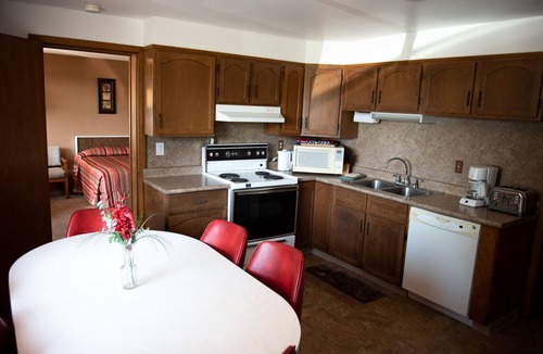 Ruthven Hotel | Adams Golden Acres Motel
