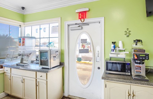 Dothan Hotel | Adams Inn