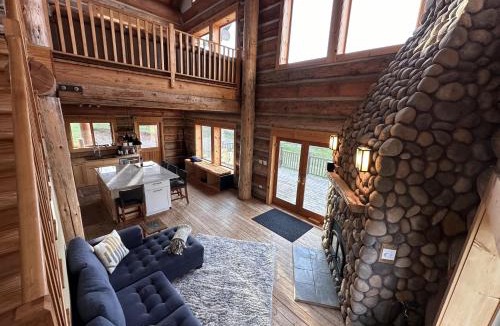 The Dalles House | Adams Rest
