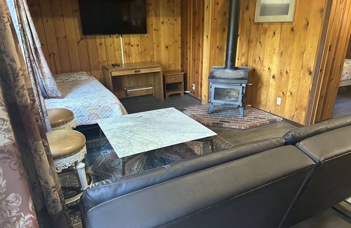 Boulder Creek Cabin | Adan -Rustic Cabin Interior