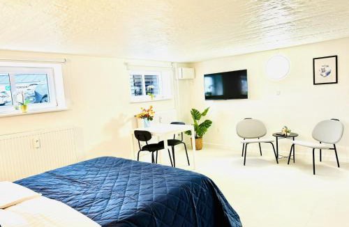 Aalborg Apartment | aday - Blue Water Studio Apartment with public Parking