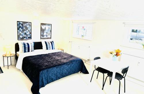 Aalborg Apartment | aday - Blue Water Studio Apartment with public Parking