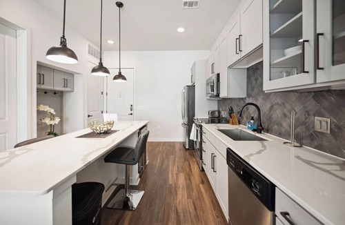 Addison Apartment | ADD113 – 28min to SMU Media - Sleeps 3- Transit - Free WiFi