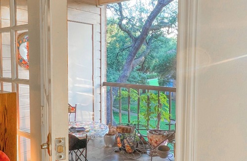Addison Condo | Addison 1bd/ba near Addison Cirn