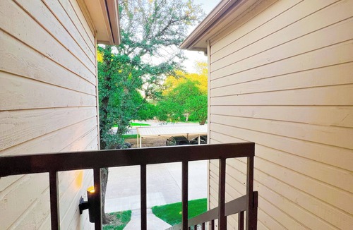 Addison Condo | Addison 1bd/ba near Addison Cirn