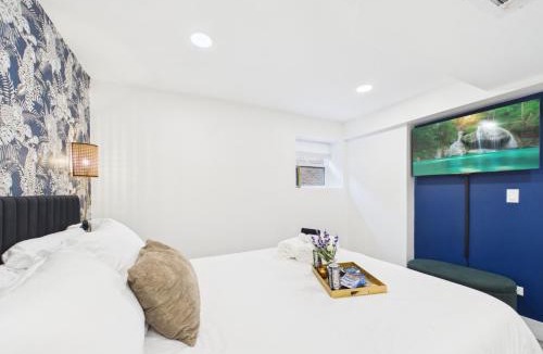 Wrigleyville Apartment | Addison Art Deco Sanctuary