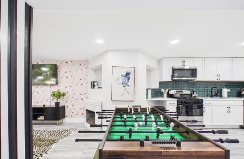 Wrigleyville Apartment | Addison Art Deco Sanctuary