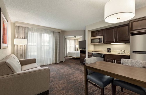 Addison Hotel | Addison Suites Hotel 1BR King Suite w/Breakfast, Pool & Gym