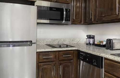 Addison Hotel | Addison Suites Hotel 1BR King Suite w/Breakfast, Pool & Gym