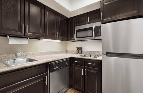 Addison Hotel | Addison Suites Hotel 1BR King Suite w/Breakfast, Pool & Gym