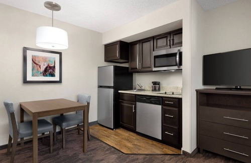 Addison Hotel | Addison Suites Hotel 1BR King Suite w/Breakfast, Pool & Gym