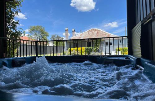 Stanthorpe House | Addisons Stanthorpe with hot tub