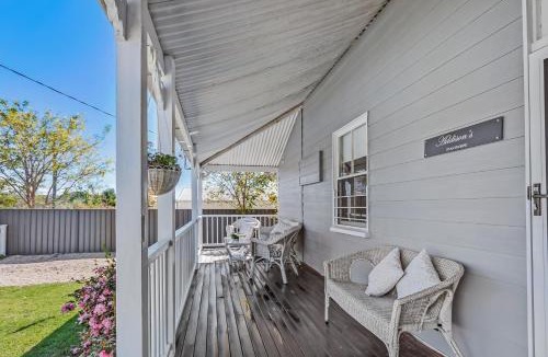 Stanthorpe House | Addisons Stanthorpe with hot tub