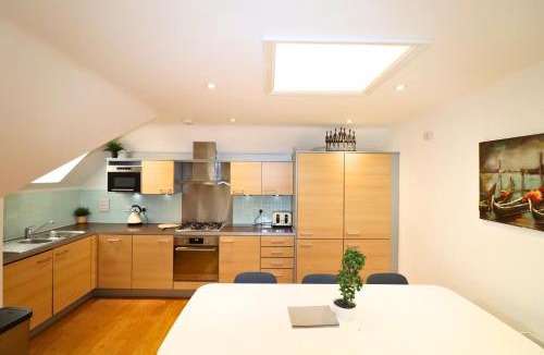 Runnymede Apartment | Addlestone - Large Stunning 2 bed room Apartment