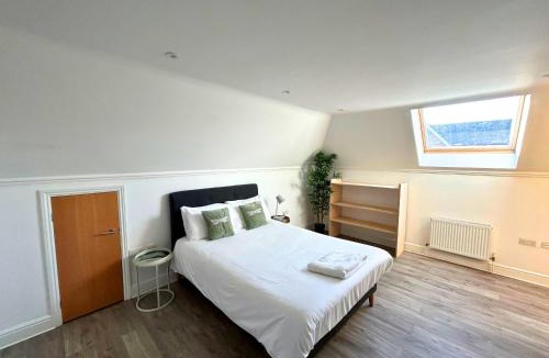 Runnymede Apartment | Addlestone - Large Stunning 2 bed room Apartment