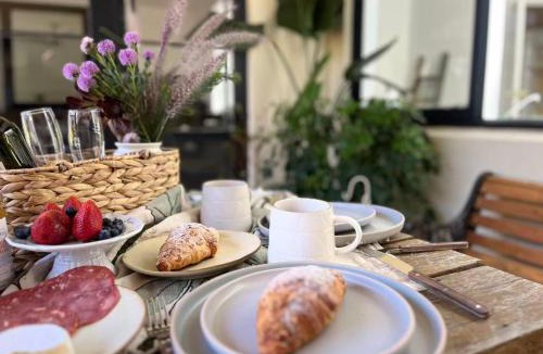 Norwood House | Adelaide Central Artistic bluestone Retreat